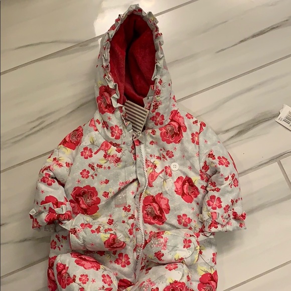 New snow suit - Picture 1 of 3